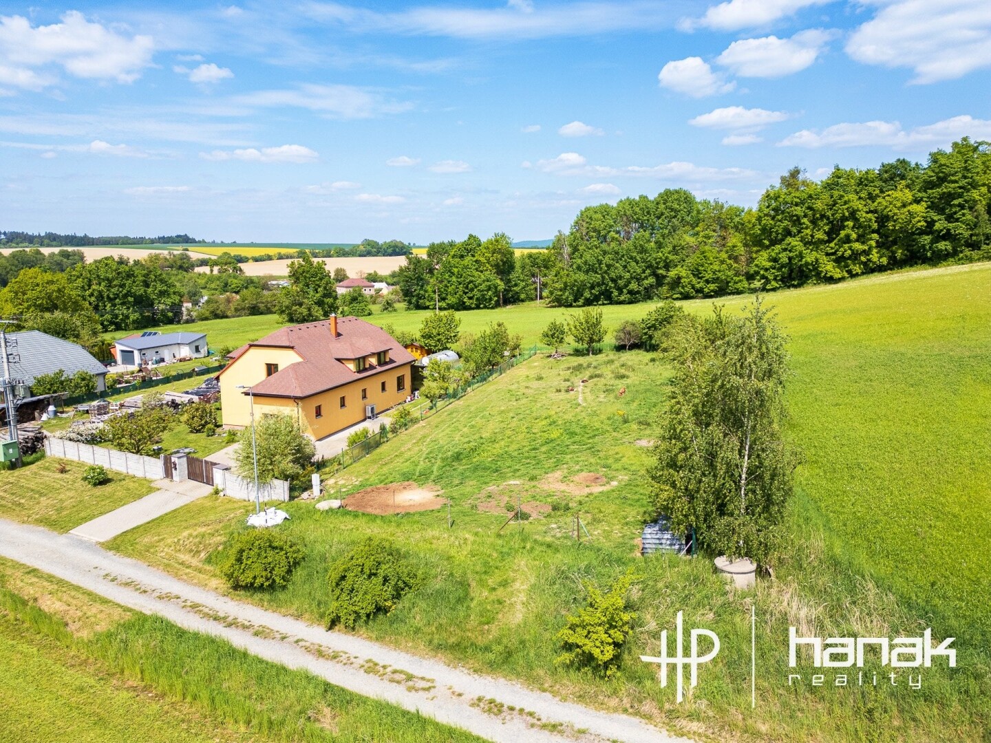 Pozemky pro bydlení, 1 208 m²