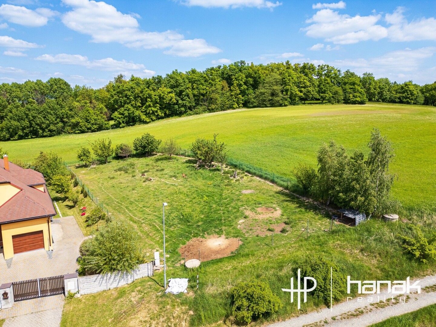 Pozemky pro bydlení, 1 208 m²