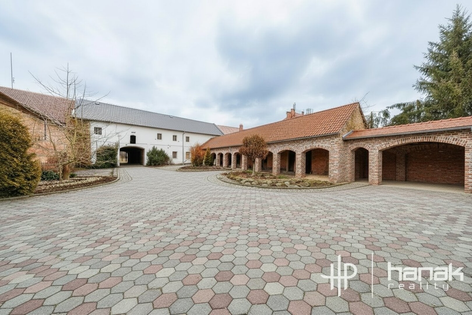 Komerčních prostor 521 m², pozemek 2552 m²