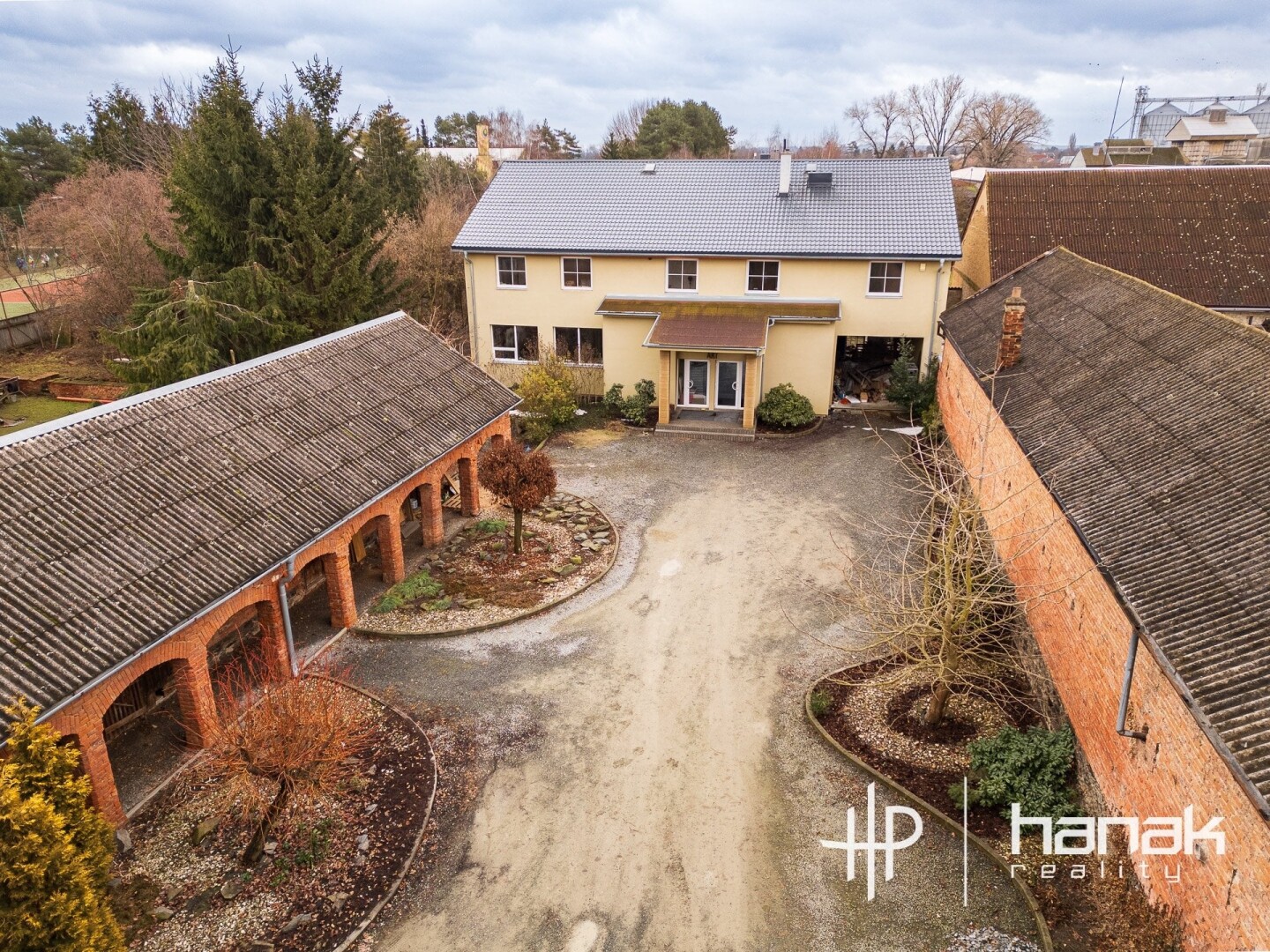Komerčních prostor 521 m², pozemek 2552 m²