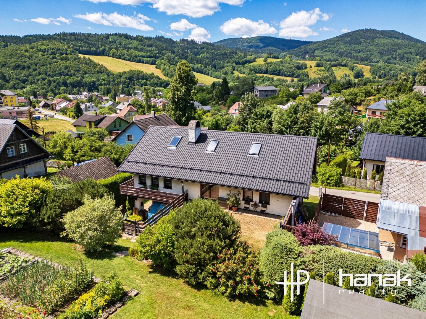 Rodinného domu 5+1, 277 m², pozemek 3924 m²