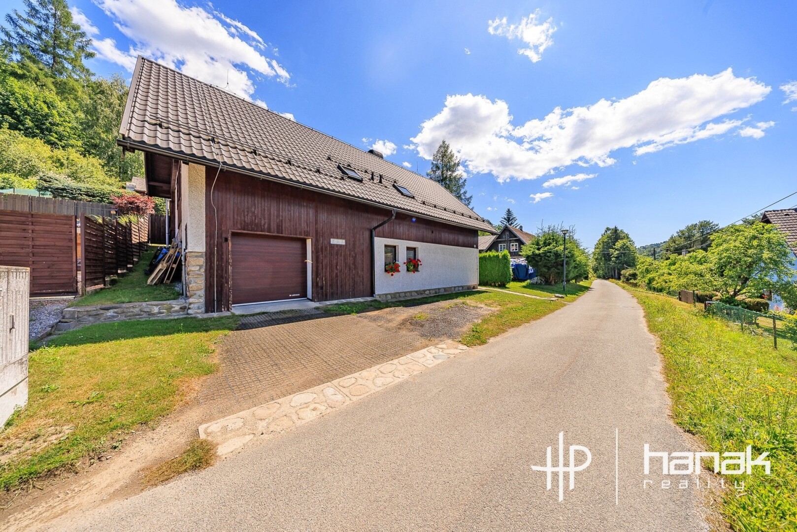 Rodinného domu 5+1, 277 m², pozemek 3924 m²