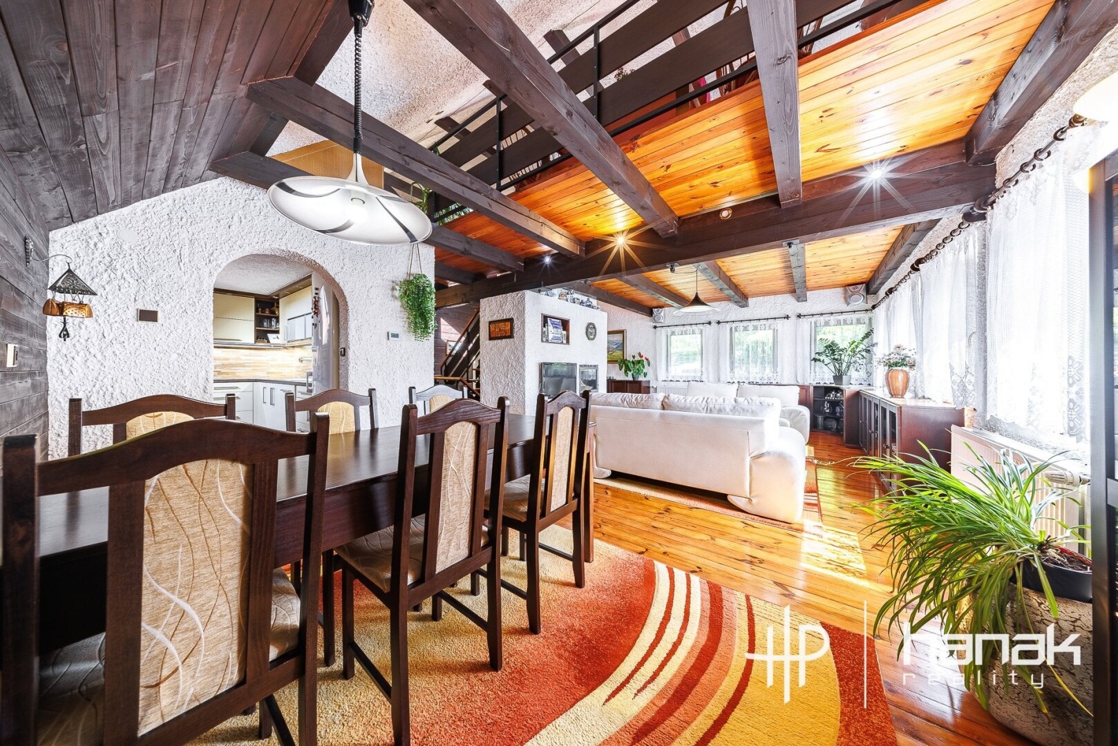 Rodinného domu 5+1, 277 m², pozemek 3924 m²