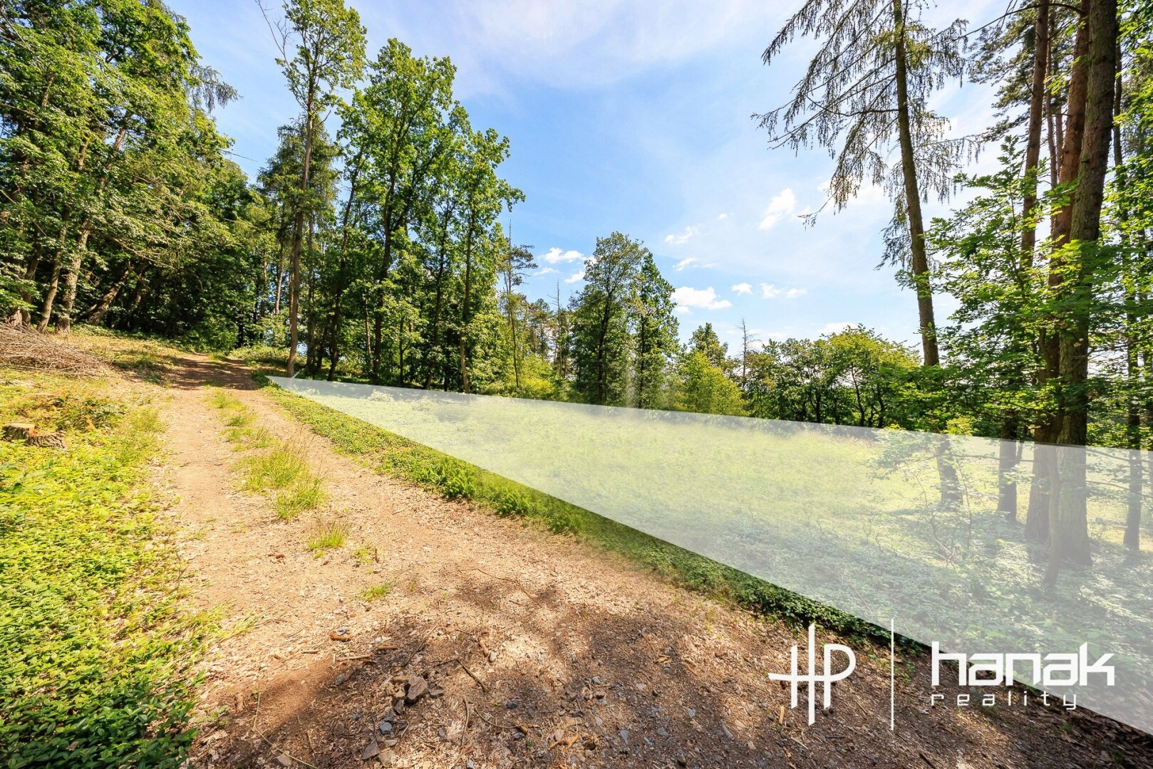 Rozlehlý pozemek pro rodinnou rekreaci (3 150 m²) v malebné obci