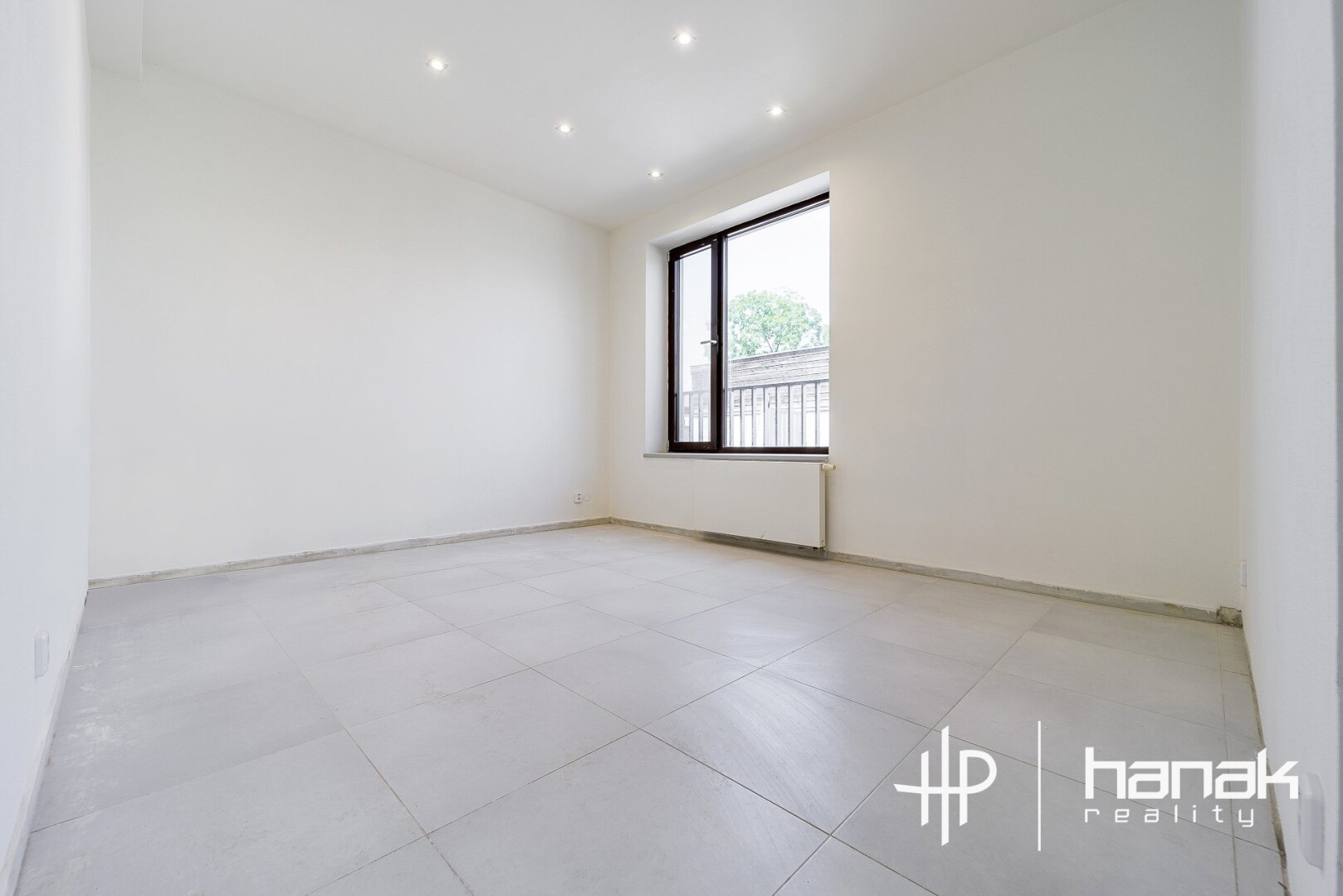 Komerční nemovitosti 30 m²