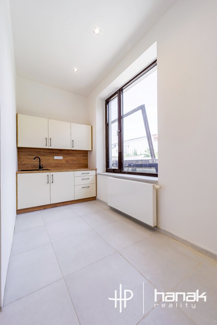 Komerční nemovitosti 30 m²